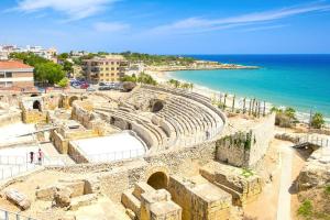 an ancient amphitheater next to the ocean at Apartamento Casco-Antiguo Tarraco in Tarragona