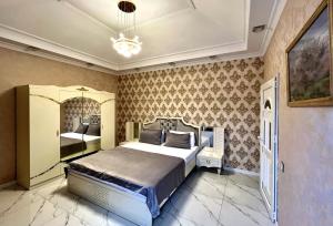 Ένα ή περισσότερα κρεβάτια σε δωμάτιο στο Tufandag Villa +33 φωτογραφίες