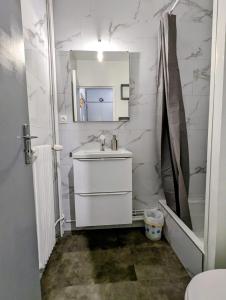 Ein Badezimmer in der Unterkunft Le 307, Vue pistes