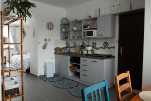 Köök või kööginurk majutusasutuses Apartmán na Stráni