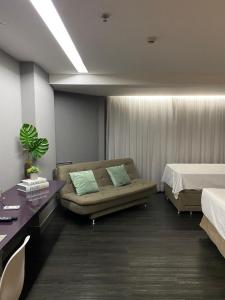 En eller flere senge i et værelse på Lindo Flat Particular decorado