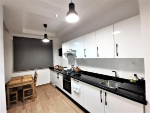 Una cocina o kitchenette en Edy's STD04