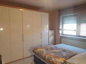 Postel nebo postele na pokoji v ubytování ROSE'S Ferienwohnung