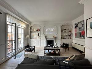 a living room with a couch and a table at Spacious and beautiful flat in Mayfair, Berkeley St in London