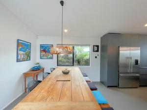 Gallery image of Aroha Nui - Stay Waiheke in Oneroa +18 photos