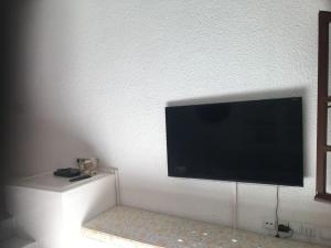 TV a/nebo společenská místnost v ubytování Castle81homes Pink - Sea view house