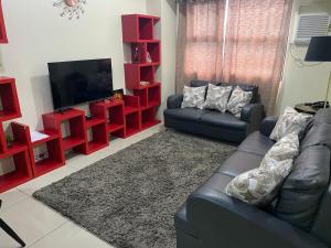 Χώρος καθιστικού στο Horizon 101 Tower 1 46-P Unit Alexander
