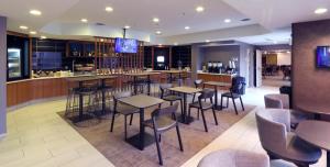 a bar in a restaurant with tables and chairs at SpringHill Suites Minneapolis West St. Louis Park in Saint Louis Park