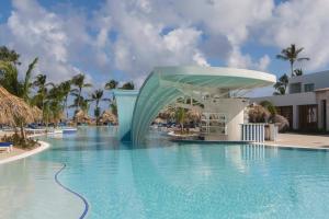 Bazén v ubytování Serenade All Suites - Adults Only Resort nebo v jeho okolí