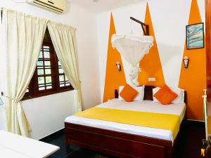 Rúm í herbergi á Mali Guest House