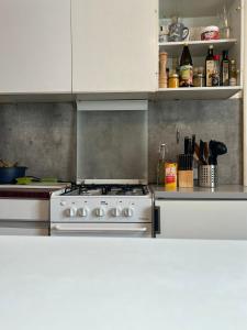Кухня або міні-кухня у Stylisches Privatzimmer in ruhiger Lage