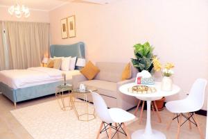 Gallery image of Cosmos Living Cozy Studio With Balcony in Dubai