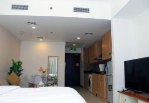 Gallery image of Cosmos Living Cozy Studio With Balcony in Dubai