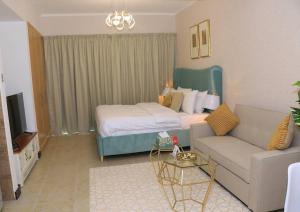 Gallery image of Cosmos Living Cozy Studio With Balcony in Dubai