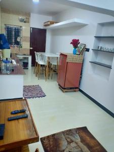 Pear Tree Entire 2BHK Villa Kotagiri的厨房或小厨房