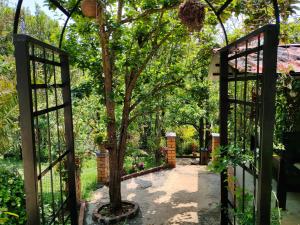 Pear Tree Entire 2BHK Villa Kotagiri外面的花园