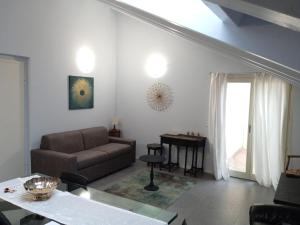 Afbeelding uit fotogalerij van Prestigioso attico a passo Duomo by Revenue House in Casale Monferrato