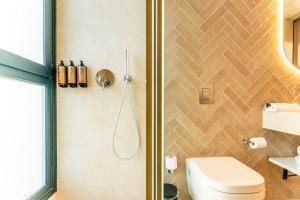a bathroom with a toilet and a shower at Hotel Málaga Vibes in Málaga