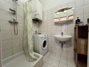 Galeriebild der Unterkunft Charming 1BR Apartment Perfect for Long stays in Wien