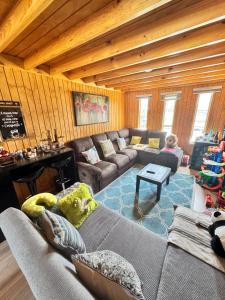 a living room with a couch and a table at Hostal LuDav - Temuco in Temuco