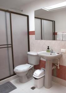Ein Badezimmer in der Unterkunft Casa Blanca Hospedaje