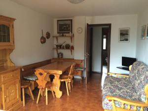 a living room with a wooden table and a couch at Maison du Camillo in Sauze dʼOulx