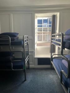 a room with two bunk beds and a window at Bath Backpackers in Bath