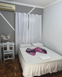 Cama ou camas em um quarto em FLÓRIDA POUSADA