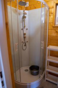 Et badeværelse på Domki Przy Lesie + 20 billeder