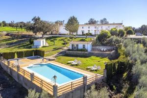 Bazén v ubytovaní Cubo's Hacienda El Baldio alebo v jeho blízkosti