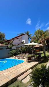 La alberca dentro o cerca de Pousada Tropicália