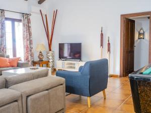 Televízia a/alebo spoločenská miestnosť v ubytovaní Cubo's Hacienda El Baldio