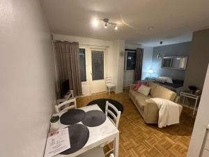 Postel nebo postele na pokoji v ubytování Pikku-Utopia - Studio withSauna