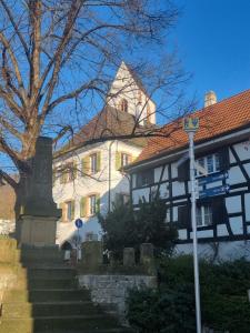 un edificio con un letrero de la calle delante de él en Regio Basiliensis en Grenzach-Wyhlen