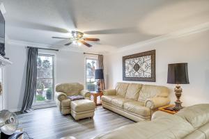 Posezení v ubytování Spacious Augusta Home Near Golf, Shopping and More!