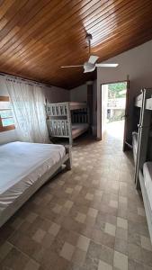 a bedroom with a bed and a wooden ceiling at Cabaña con piscina en Minca in Minca
