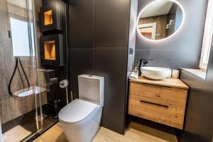 Ένα μπάνιο στο Luxury refurnished apartment with Private Parking close to ski slopes +17 φωτογραφίες
