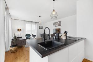 a kitchen with a sink and a counter top at PEAKview: Penthouse / Zentrum / Netflix in Limburg an der Lahn