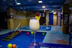 a drink sitting on a table in a pool room at Azul Turquesa in Cuernavaca