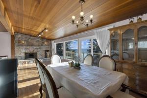 a dining room with a table and chairs and a fireplace at Stunning 4BR Cottage with Lake View in Barrie