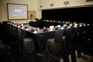 a long table in a room with chairs and a screen at Smart Cancun the Urban Oasis in Cancún