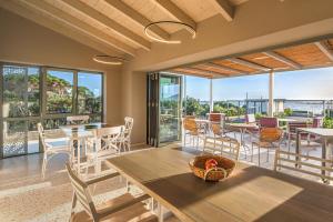 Balkón alebo terasa v ubytovaní Callisto Seaside Homes & Suites