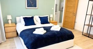 Kama o mga kama sa kuwarto sa Modern and Spacious 3 Bed House, Sleeps 5, Close to Southampton City Centre,