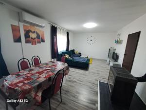 a living room with a table and a couch at Apartman T&N in Šušnjari