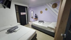 Postel nebo postele na pokoji v ubytování Aparta Hotel la 80 Estadio