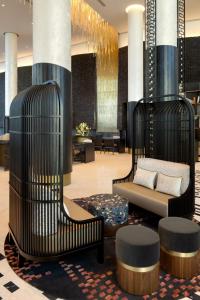 Paragraph Freedom Square, a Luxury Collection Hotel, Tbilisi的休息区