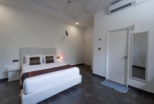 Postel nebo postele na pokoji v ubytování Silver Oasis Maldives