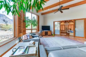 Foto sihtkohas Apache Junction asuva majutusasutuse Apache Junction Desert Gem with Patio and Views! galeriist +25 fotot
