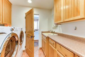 Foto sihtkohas Apache Junction asuva majutusasutuse Apache Junction Desert Gem with Patio and Views! galeriist