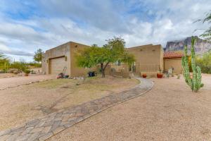 Foto sihtkohas Apache Junction asuva majutusasutuse Apache Junction Desert Gem with Patio and Views! galeriist